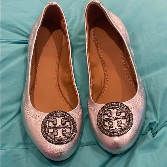 Tory Burch Silver Flats with Signature Medallion - Picture 3 of 9